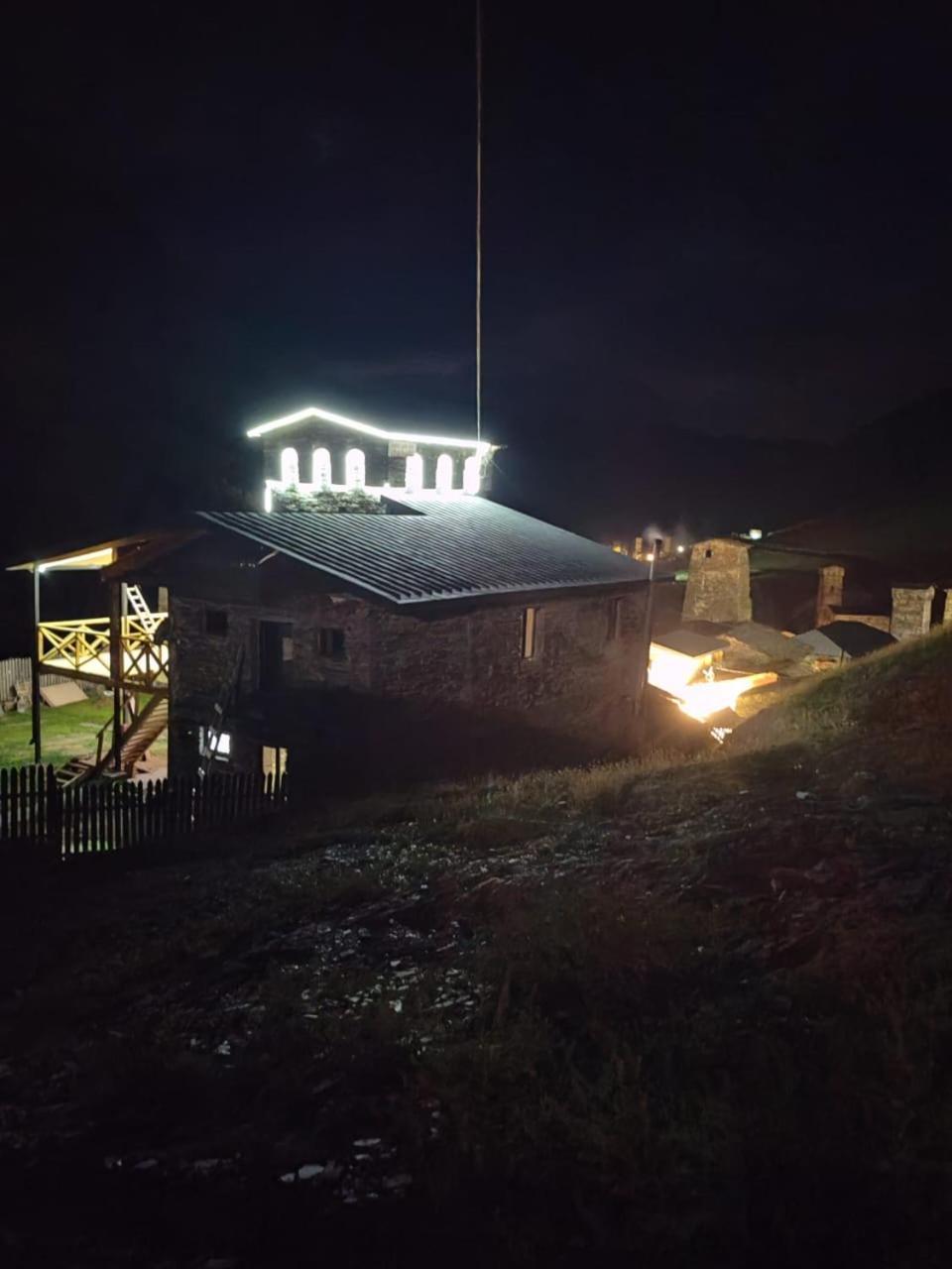 Chazhashi Guesthouse Ушґулі Екстер'єр фото